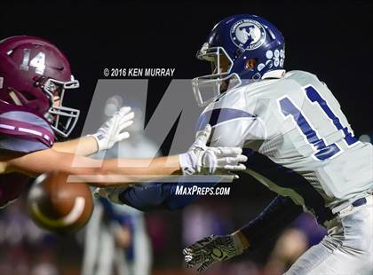 Thumbnail 2 in Tomball Memorial vs Magnolia photogallery.