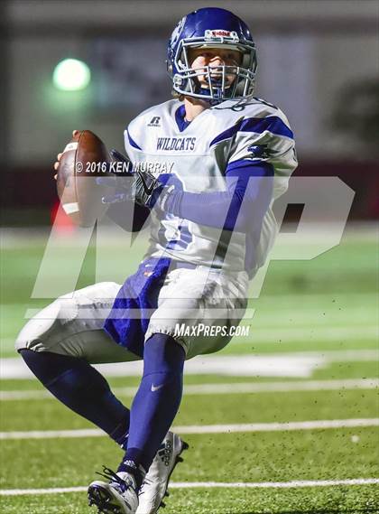 Thumbnail 2 in Tomball Memorial vs Magnolia photogallery.