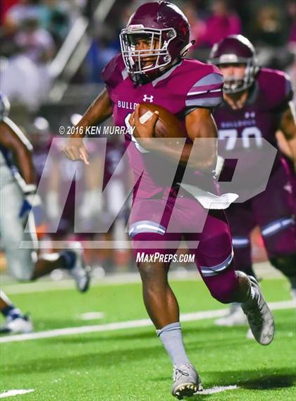 Thumbnail 3 in Tomball Memorial vs Magnolia photogallery.