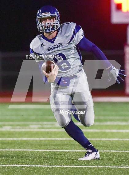 Thumbnail 1 in Tomball Memorial vs Magnolia photogallery.
