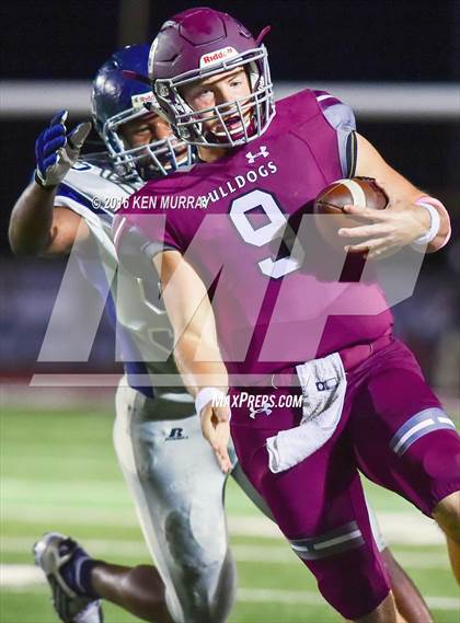 Thumbnail 3 in Tomball Memorial vs Magnolia photogallery.