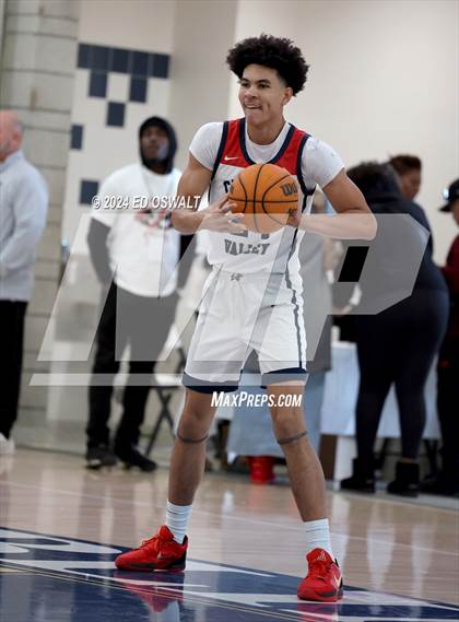 Thumbnail 2 in Weston Ranch vs. Clayton Valley Charter (NorCal Tipoff Classic) photogallery.