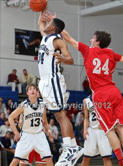 Thumbnail 2 in Immaculate vs. Northwestern Regional (CIAC Class S Semifinal) photogallery.