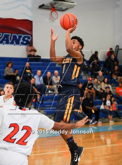 Thumbnail 1 in McKinney vs. La Porte (McDonald's Texas Invitational) photogallery.