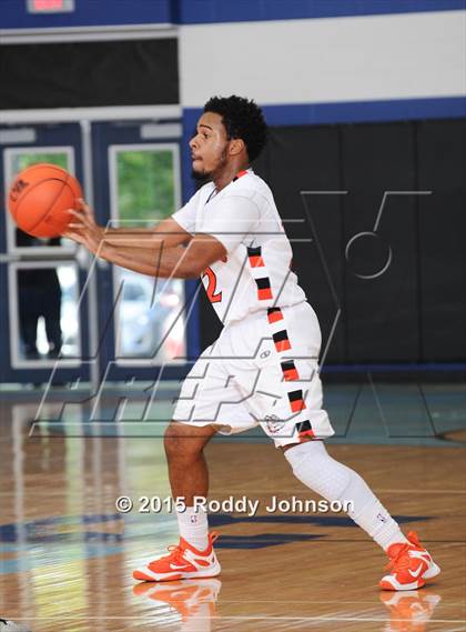 Thumbnail 3 in McKinney vs. La Porte (McDonald's Texas Invitational) photogallery.