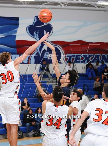 Thumbnail 3 in McKinney vs. La Porte (McDonald's Texas Invitational) photogallery.