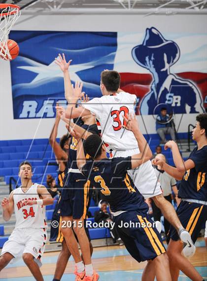 Thumbnail 2 in McKinney vs. La Porte (McDonald's Texas Invitational) photogallery.
