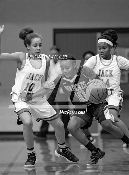Thumbnail 3 in New Hanover @ Jack Britt photogallery.
