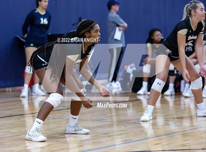 Thumbnail 2 in Mater Lakes Academy vs. Buchholz photogallery.