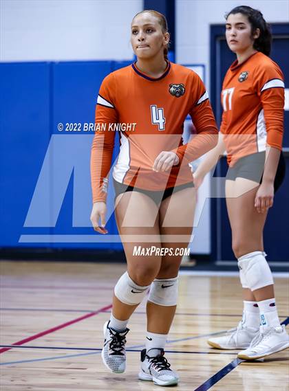 Thumbnail 1 in Mater Lakes Academy vs. Buchholz photogallery.