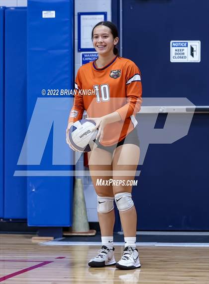Thumbnail 2 in Mater Lakes Academy vs. Buchholz photogallery.