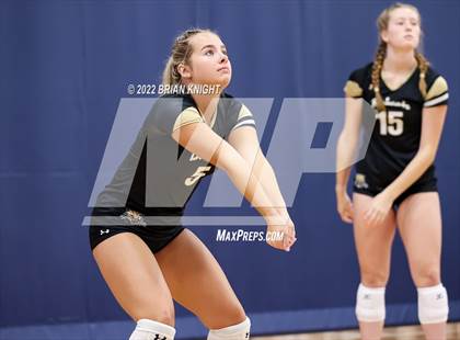 Thumbnail 2 in Mater Lakes Academy vs. Buchholz photogallery.