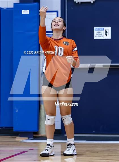 Thumbnail 1 in Mater Lakes Academy vs. Buchholz photogallery.