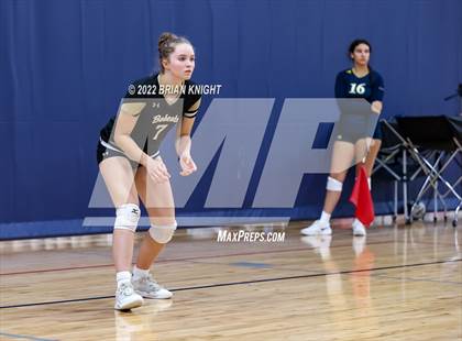 Thumbnail 2 in Mater Lakes Academy vs. Buchholz photogallery.