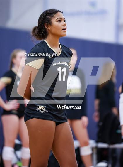 Thumbnail 2 in Mater Lakes Academy vs. Buchholz photogallery.