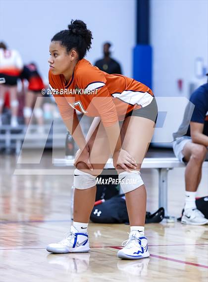 Thumbnail 3 in Mater Lakes Academy vs. Buchholz photogallery.