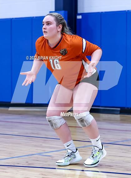 Thumbnail 2 in Mater Lakes Academy vs. Buchholz photogallery.