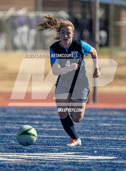 Thumbnail 3 in Legend vs Smoky Hill photogallery.