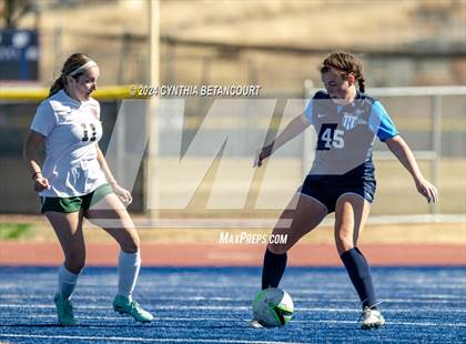 Thumbnail 3 in Legend vs Smoky Hill photogallery.