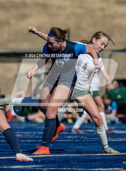 Thumbnail 3 in Legend vs Smoky Hill photogallery.
