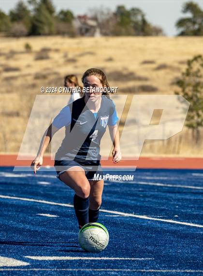 Thumbnail 1 in Legend vs Smoky Hill photogallery.