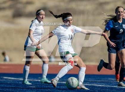 Thumbnail 1 in Legend vs Smoky Hill photogallery.