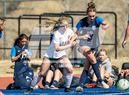 Thumbnail 3 in Legend vs Smoky Hill photogallery.