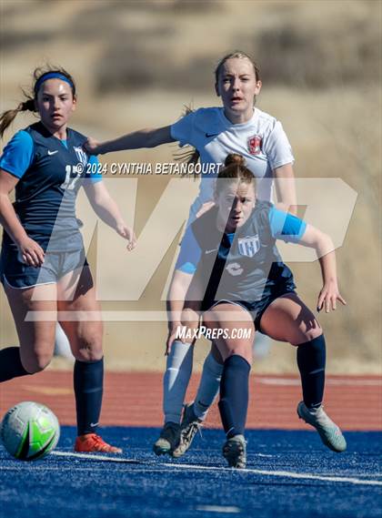 Thumbnail 1 in Legend vs Smoky Hill photogallery.