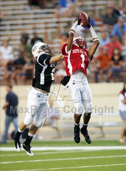 Thumbnail 1 in 2009 THSCA All-Star Football Game photogallery.
