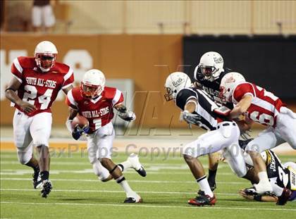 Thumbnail 2 in 2009 THSCA All-Star Football Game photogallery.