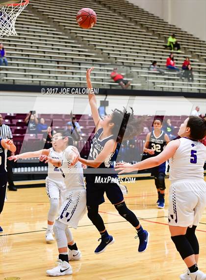 Thumbnail 2 in Akins vs Weslaco (NEISD Invitational) photogallery.