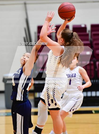 Thumbnail 2 in Akins vs Weslaco (NEISD Invitational) photogallery.