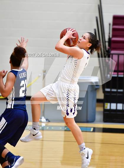 Thumbnail 3 in Akins vs Weslaco (NEISD Invitational) photogallery.