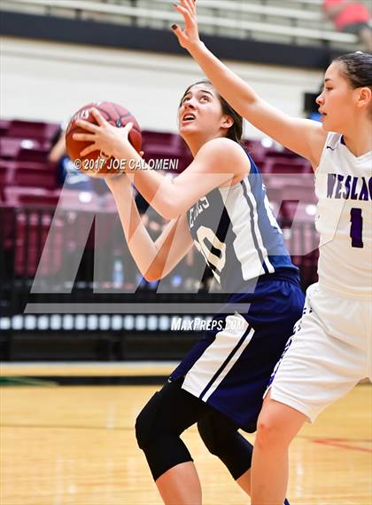 Thumbnail 2 in Akins vs Weslaco (NEISD Invitational) photogallery.
