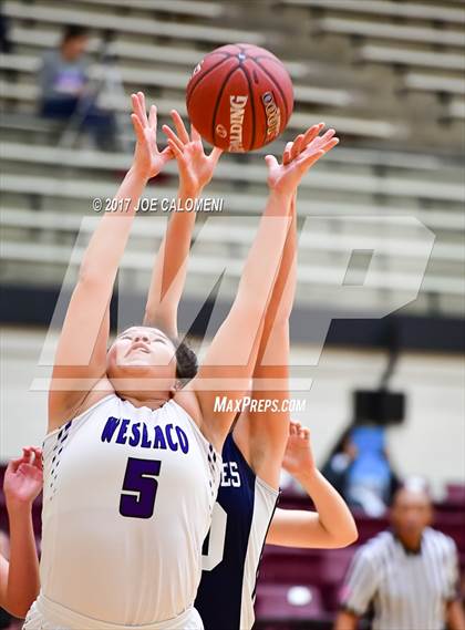 Thumbnail 2 in Akins vs Weslaco (NEISD Invitational) photogallery.