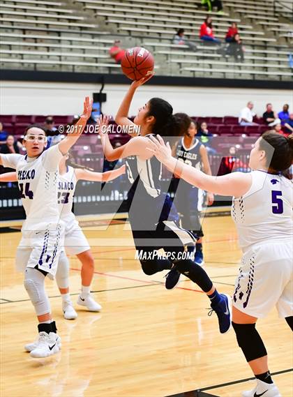 Thumbnail 3 in Akins vs Weslaco (NEISD Invitational) photogallery.