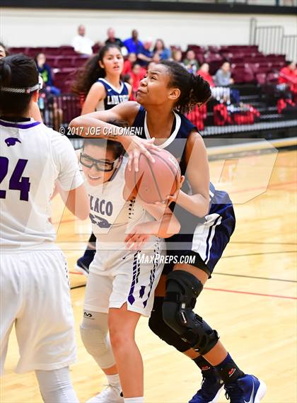 Thumbnail 3 in Akins vs Weslaco (NEISD Invitational) photogallery.