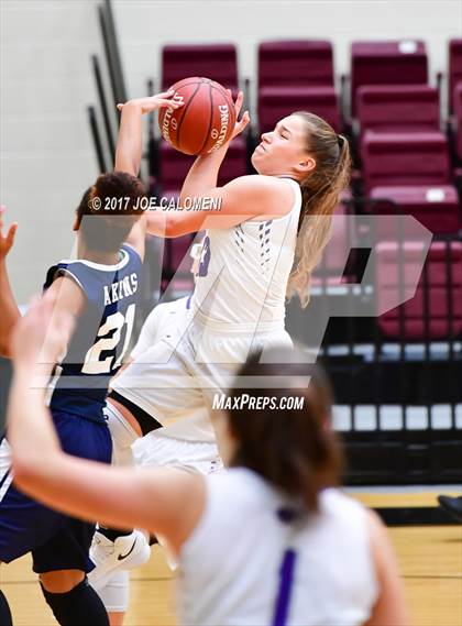 Thumbnail 3 in Akins vs Weslaco (NEISD Invitational) photogallery.