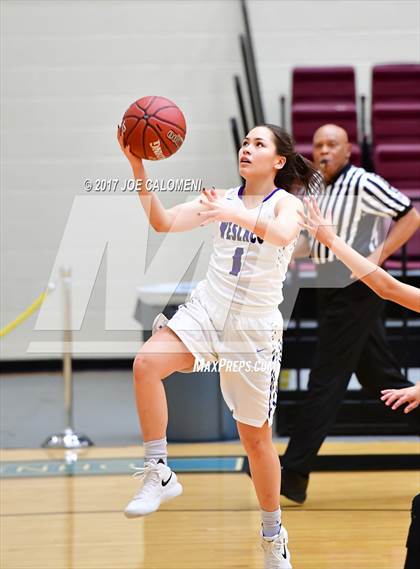 Thumbnail 3 in Akins vs Weslaco (NEISD Invitational) photogallery.