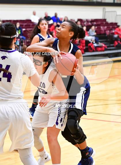 Thumbnail 2 in Akins vs Weslaco (NEISD Invitational) photogallery.