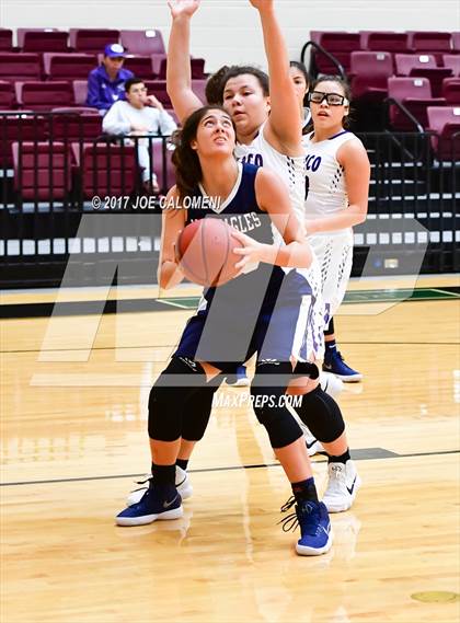 Thumbnail 3 in Akins vs Weslaco (NEISD Invitational) photogallery.