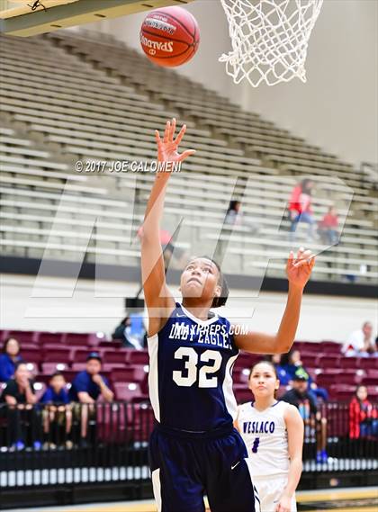 Thumbnail 2 in Akins vs Weslaco (NEISD Invitational) photogallery.
