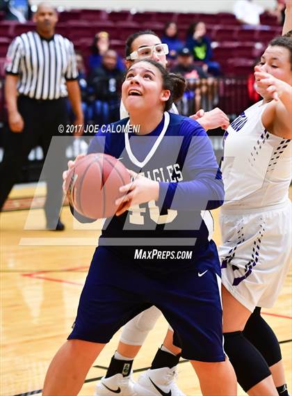 Thumbnail 3 in Akins vs Weslaco (NEISD Invitational) photogallery.