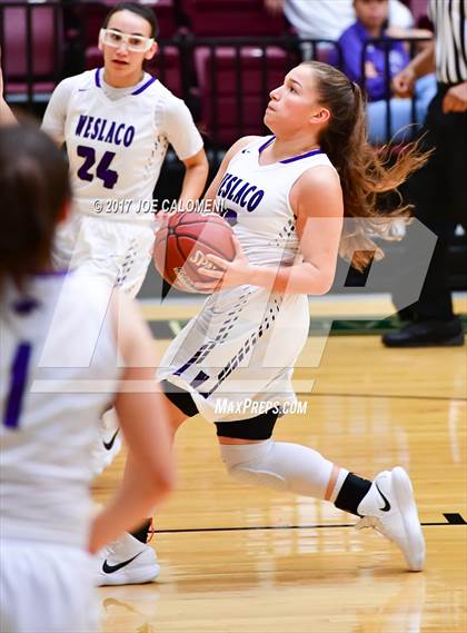 Thumbnail 2 in Akins vs Weslaco (NEISD Invitational) photogallery.