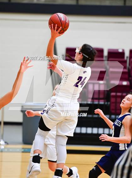 Thumbnail 3 in Akins vs Weslaco (NEISD Invitational) photogallery.