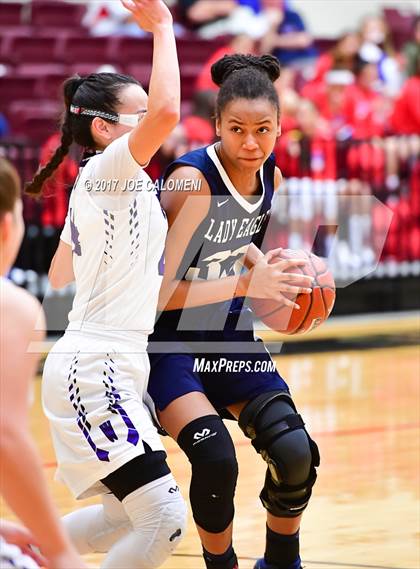 Thumbnail 2 in Akins vs Weslaco (NEISD Invitational) photogallery.