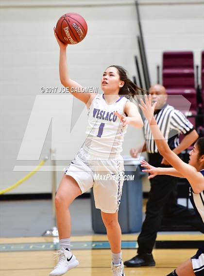 Thumbnail 2 in Akins vs Weslaco (NEISD Invitational) photogallery.