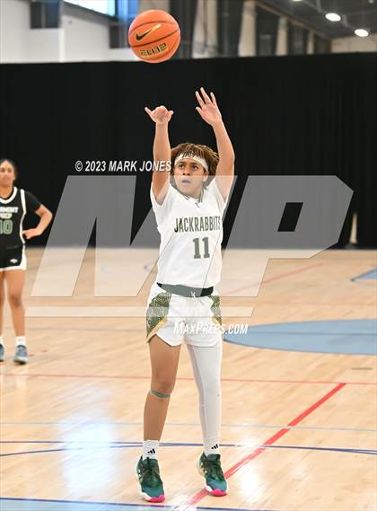 Thumbnail 3 in Fairmont Prep vs. Long Beach Poly (Nike Tournament of Champions) photogallery.