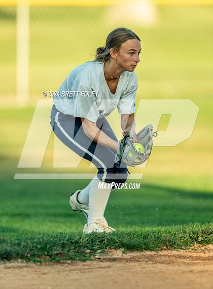 Thumbnail 3 in Elkhorn South vs Lincoln Southwest photogallery.