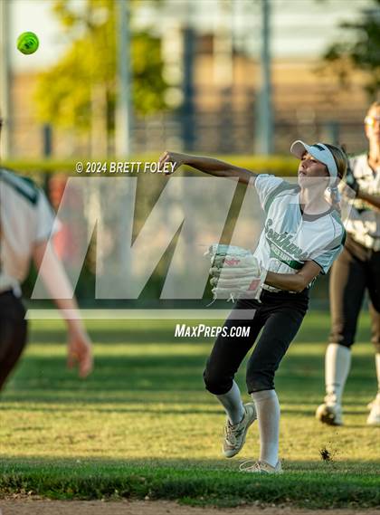 Thumbnail 3 in Elkhorn South vs Lincoln Southwest photogallery.